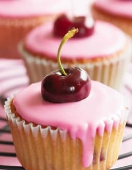 muffin con glassa alla ciliegia