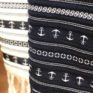 Set Asciugamani 3 Pz.Blu Navy Anchors,
Collezione Santorini - immagine 2
